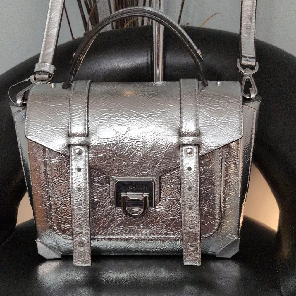 Michael Kors Manhattan Medium Ac Metallic Silver Satchel